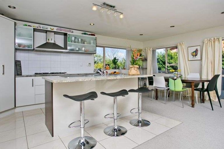 Photo of property in 14c Baulcomb Parade, Windsor Park, Auckland, 0632