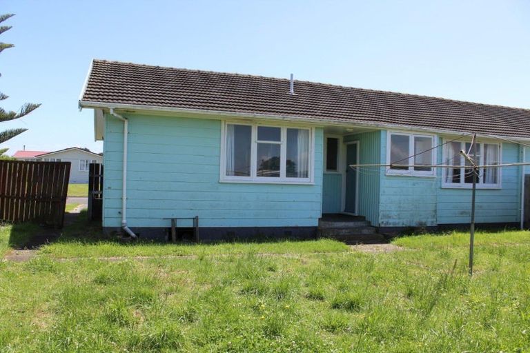 Photo of property in 60-62 Titoki Street, Castlecliff, Whanganui, 4501