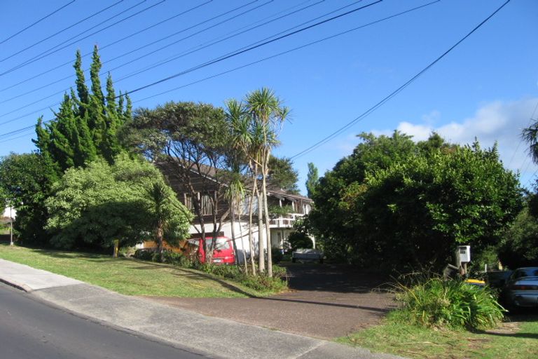 Photo of property in 120 Pupuke Road, Hillcrest, Auckland, 0627