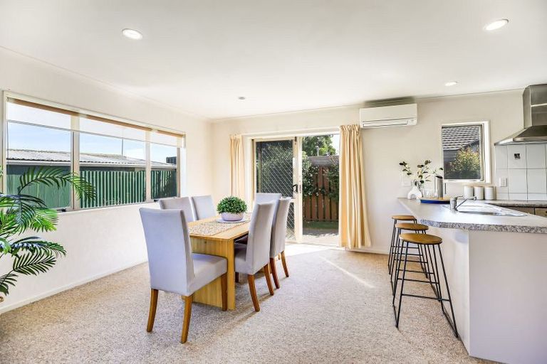 Photo of property in 18b Abergeldie Way, Cambridge, 3434