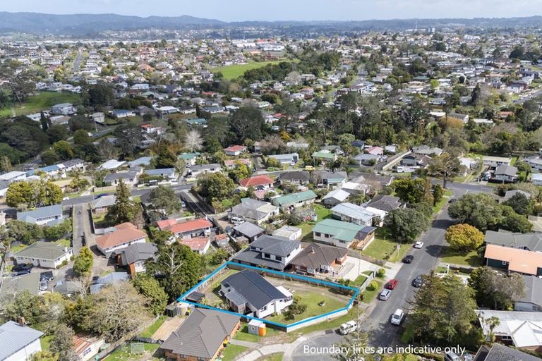 Photo of property in 12 Ashbourne Place, Glendene, Auckland, 0602