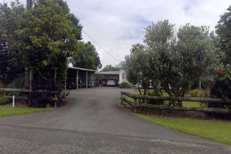 Photo of property in 18 Arthur Road, Paraite, New Plymouth, 4373