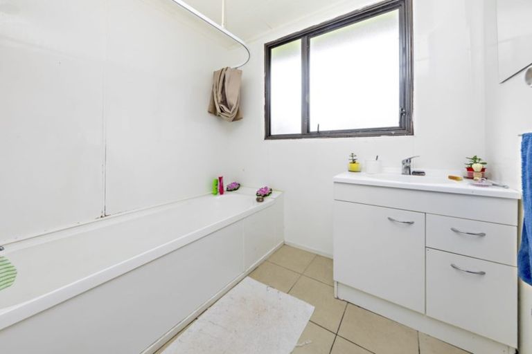 Photo of property in 2/2 Jack Farrell Place, Papakura, 2110