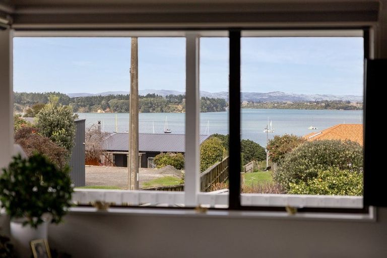 Photo of property in 103 Harbour View Road, Omokoroa, 3114