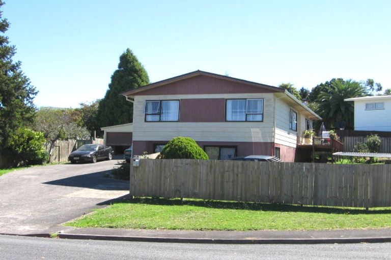 Photo of property in 10 St Catherine Crescent, West Harbour, Auckland, 0618