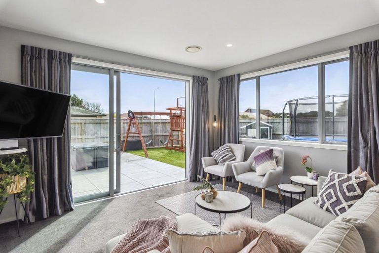 Photo of property in 24 College Drive, Paraparaumu, 5032