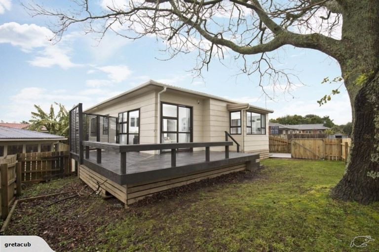 Photo of property in 2 Chalfont Street, Mangere East, Auckland, 2024