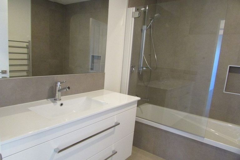 Photo of property in 4e Harmans Road, Lyttelton, 8082