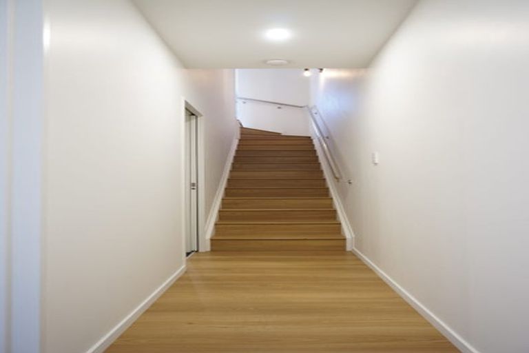 Photo of property in 3/26 Buscomb Avenue, Henderson, Auckland, 0610