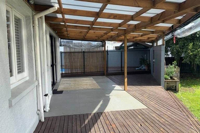 Photo of property in 16 Cairnfield Road, Kensington, Whangarei, 0112