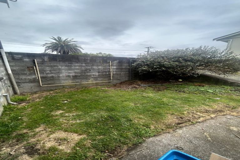 Photo of property in 17 Calvert Road, Moturoa, New Plymouth, 4310