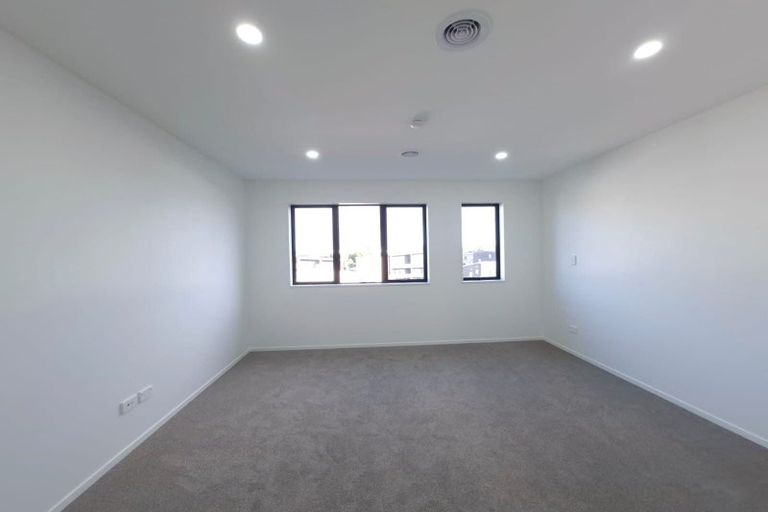Photo of property in 2b Taratoa Street, Point England, Auckland, 1072