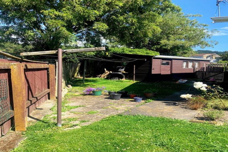 Photo of property in 6a Sunbrae Drive, Silverstream, Upper Hutt, 5019