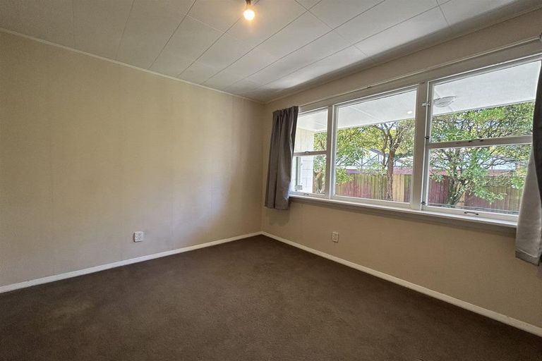Photo of property in 35 Lochee Road, Upper Riccarton, Christchurch, 8041