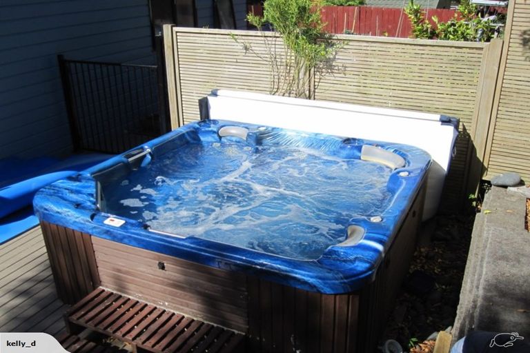 Photo of property in 12 Tiri View Place, Waiake, Auckland, 0630