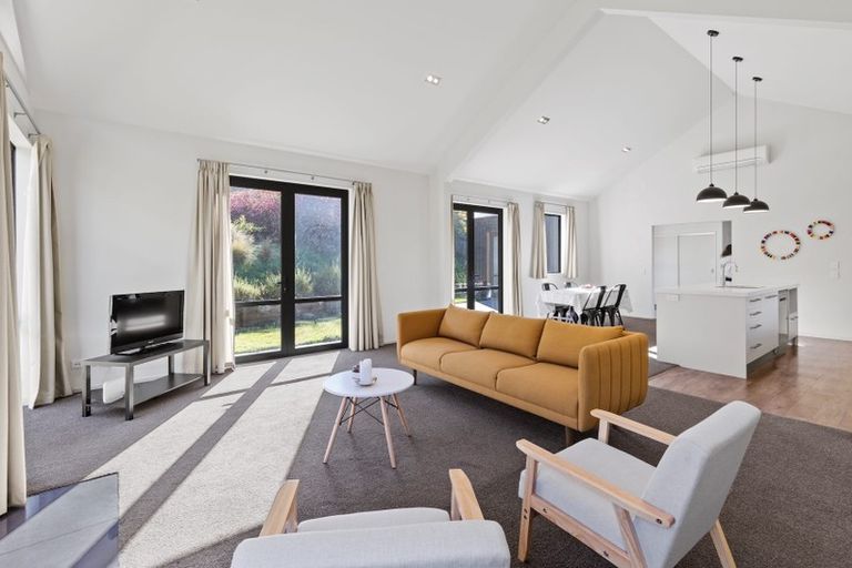 Photo of property in 16 Harrys Close, Arthurs Point, Queenstown, 9371