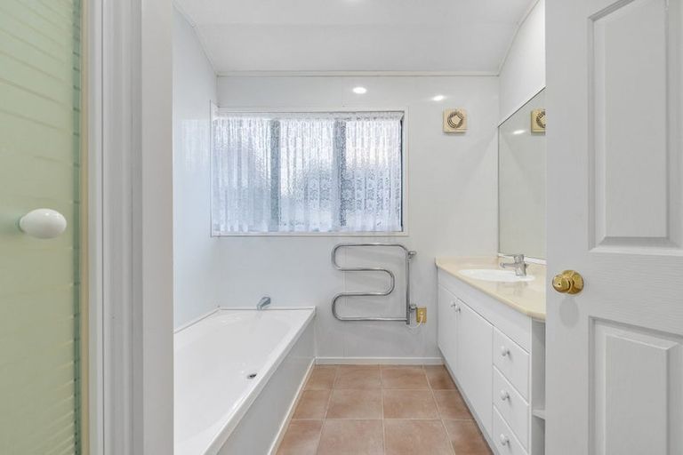 Photo of property in 9 Mariposa Crescent, Birkenhead, Auckland, 0626