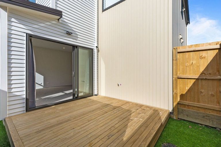 Photo of property in 11/116 Colwill Road, Massey, Auckland, 0614