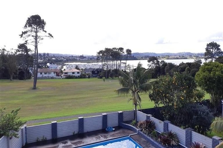 Photo of property in 5 Monet Grove, West Harbour, Auckland, 0618