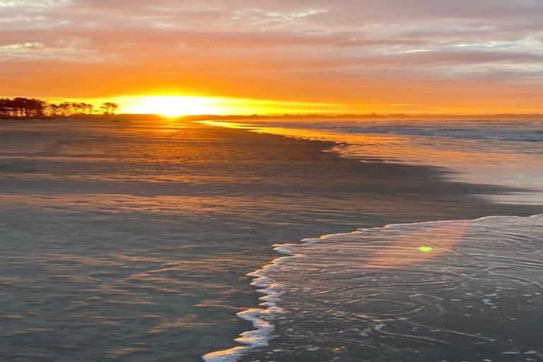 Photo of property in 33 Marine Parade, Carters Beach, Westport, 7825