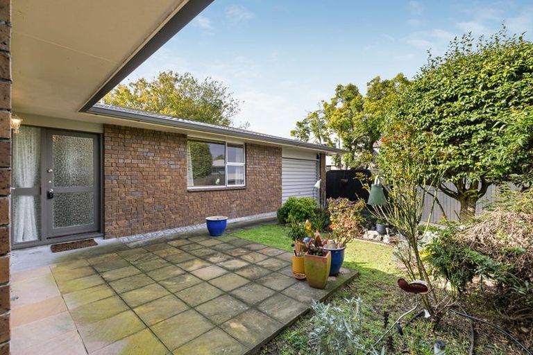 Photo of property in 8 Earl Place, Hokowhitu, Palmerston North, 4410