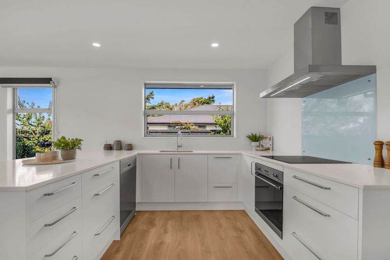 Photo of property in 15 Halswell Junction Road, Halswell, Christchurch, 8025