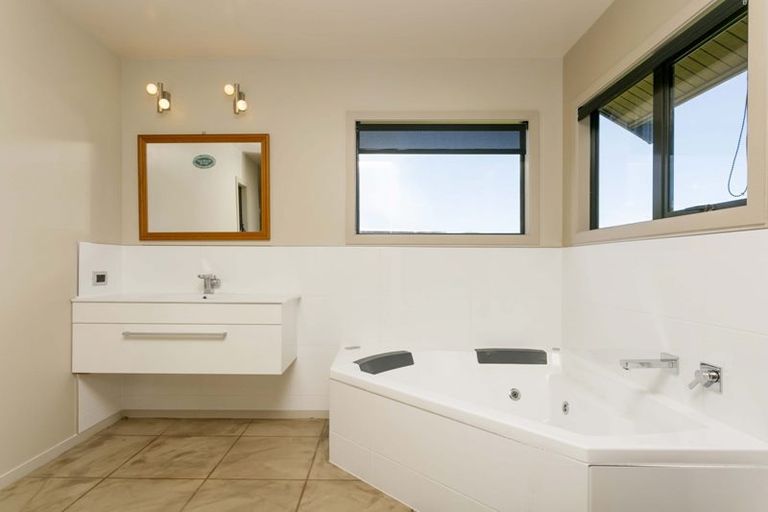 Photo of property in 5 Hitiri Road, Kinloch, Taupo, 3377