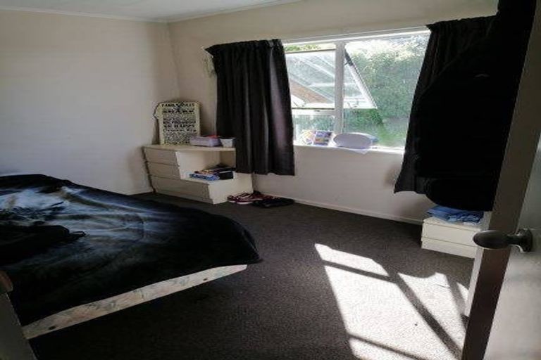 Photo of property in 43 Levant Street, Cannons Creek, Porirua, 5024