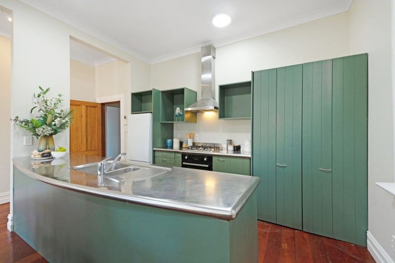 Photo of property in 11 Roxburgh Street, Mount Victoria, Wellington, 6011