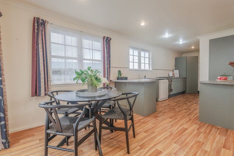 Photo of property in 1 Wairau Place, Kelvin Grove, Palmerston North, 4414