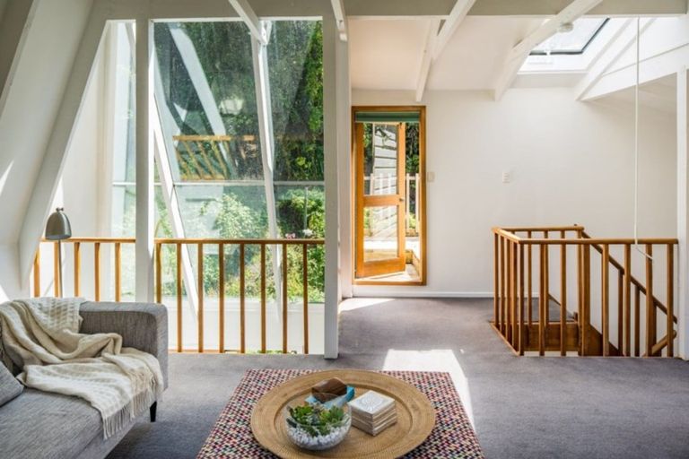 Photo of property in 21 Ferry Road, Days Bay, Lower Hutt, 5013