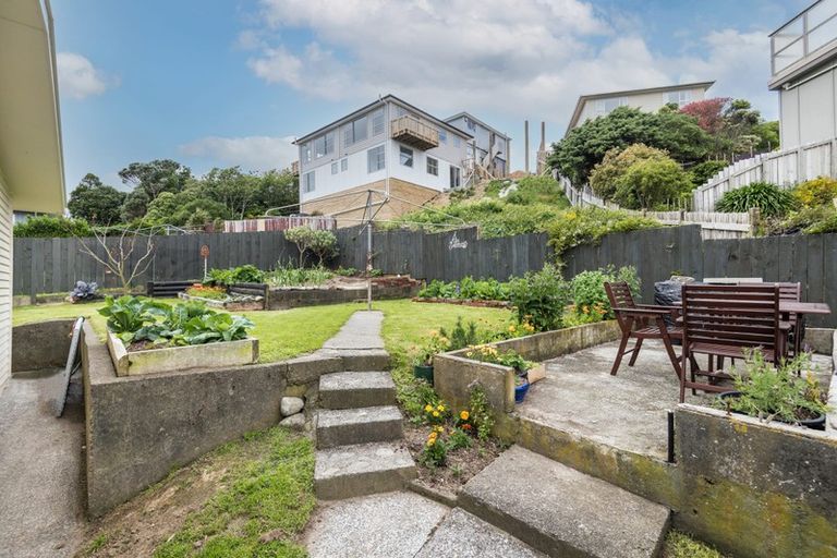 Photo of property in 13 Turville Crescent, Newlands, Wellington, 6037