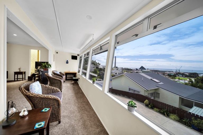 Photo of property in 57 Pioneer Road, Moturoa, New Plymouth, 4310