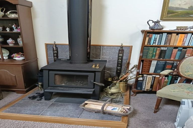 Photo of property in 16 Furneaux Grove, Whitby, Porirua, 5024