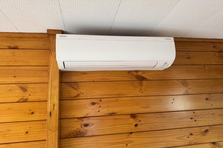 Photo of property in 49 Norcross Avenue, Henderson, Auckland, 0612