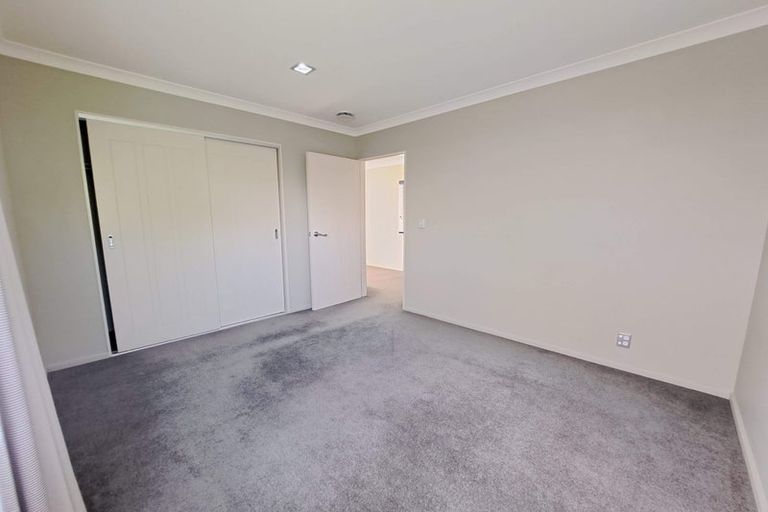 Photo of property in 36 Gibbston Crescent, Flat Bush, Auckland, 2016