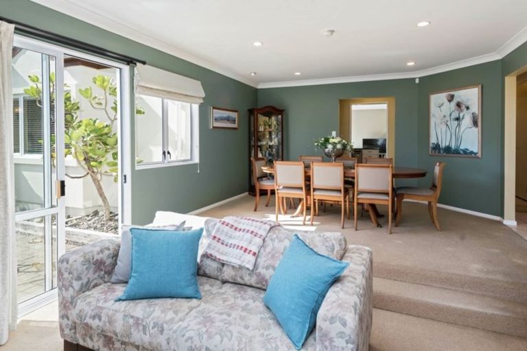 Photo of property in 14 Conacher Close, East Tamaki Heights, Auckland, 2016