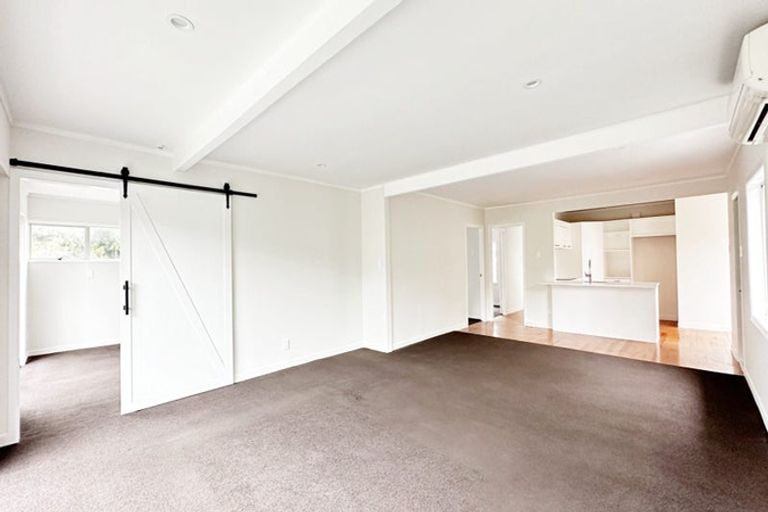 Photo of property in 1/17 Lyons Avenue, Murrays Bay, Auckland, 0630