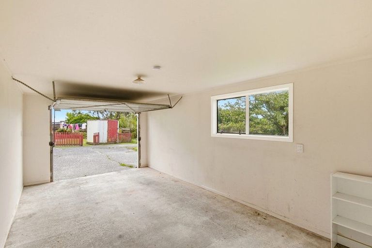 Photo of property in 10a Kingsbridge Place, Newlands, Wellington, 6037