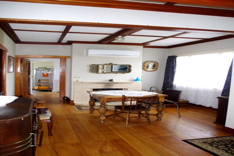 Photo of property in 28 Napier Street, Opunake, 4616