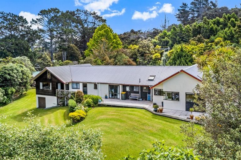 Photo of property in 12 Hobbs Road, Matakatia, Whangaparaoa, 0930