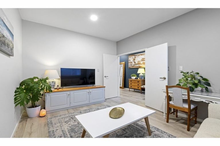 Photo of property in 22 Boocock Crescent, Orewa, 0931