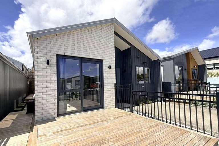Photo of property in 6 Taukahiwi Road, Pukekohe, 2120