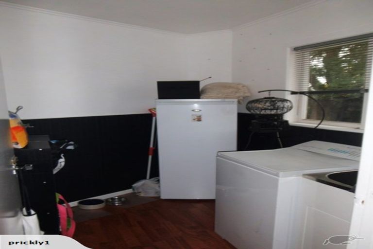 Photo of property in 2 Taupo Street, Green Bay, Auckland, 0604