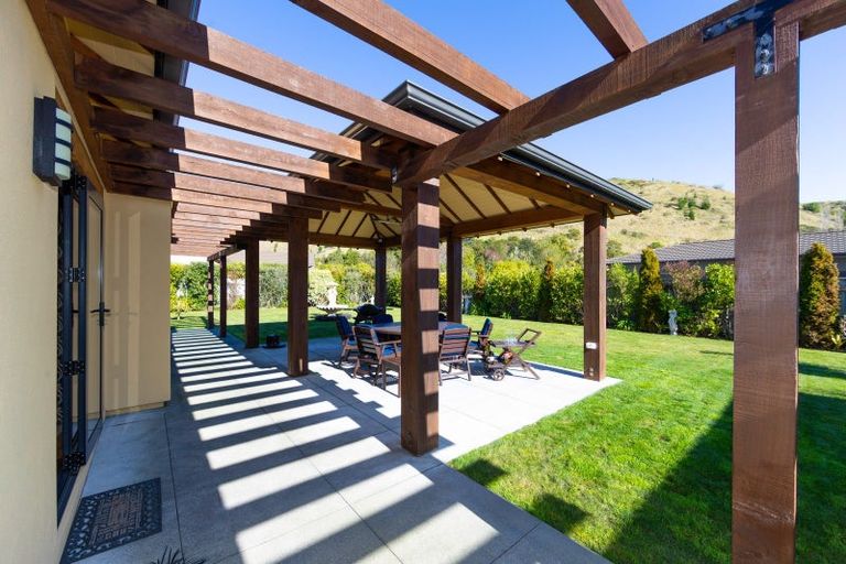 Photo of property in 12 Oak Place, Poraiti, Napier, 4112