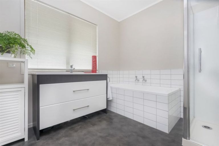 Photo of property in 1/58 Drake Street, Howick, Auckland, 2014