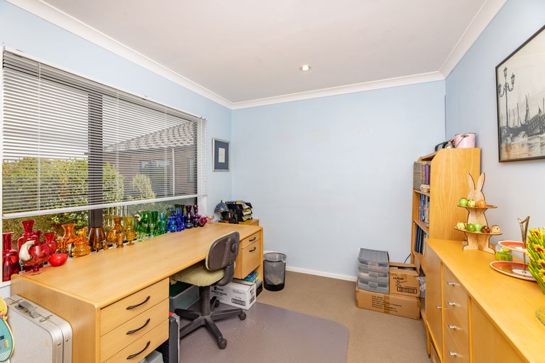 Photo of property in 16 Thorndon Close, Kirwee, Darfield, 7571