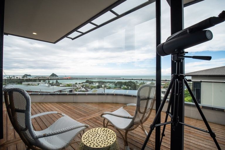 Photo of property in 1a Mission Street, Moturoa, New Plymouth, 4310