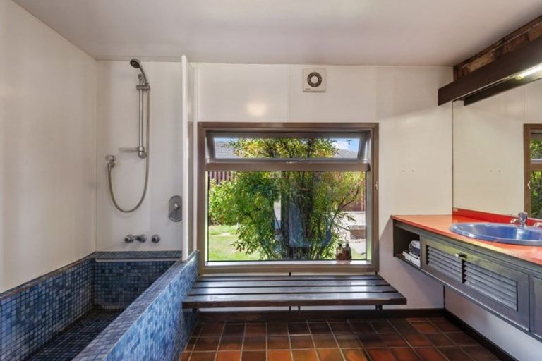 Photo of property in 16 Woodstock Place, Russley, Christchurch, 8042