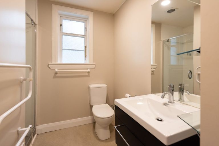 Photo of property in Ionian Flats, 123-125 Brougham Street, Mount Victoria, Wellington, 6011